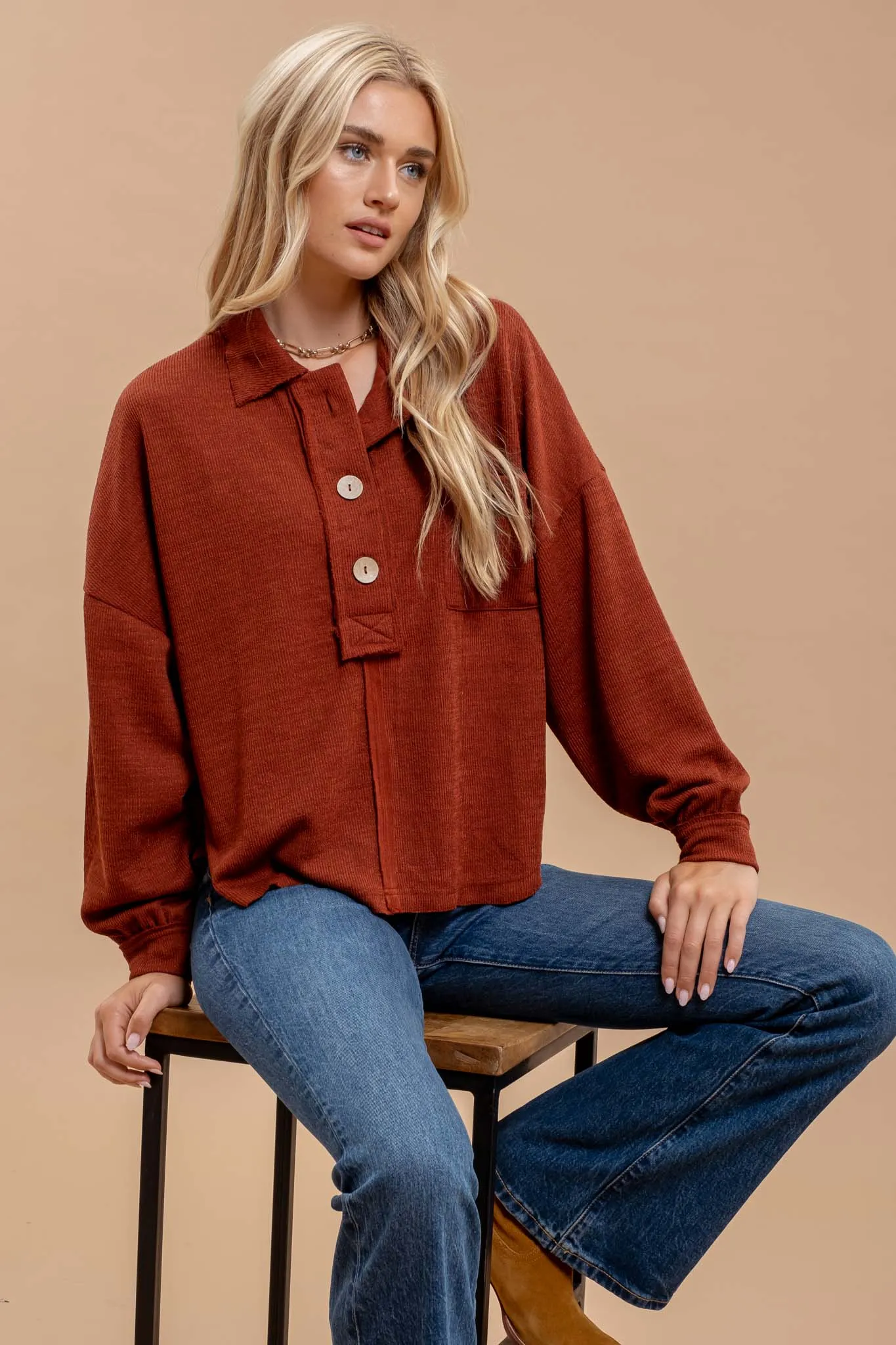 COLLARED RAW EDGE KNIT TOP