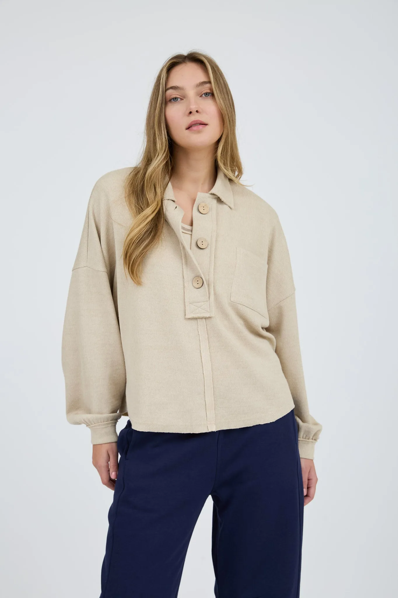 COLLARED RAW EDGE KNIT TOP