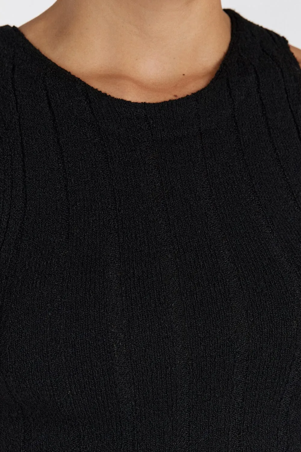 REM BLACK KNIT TOP